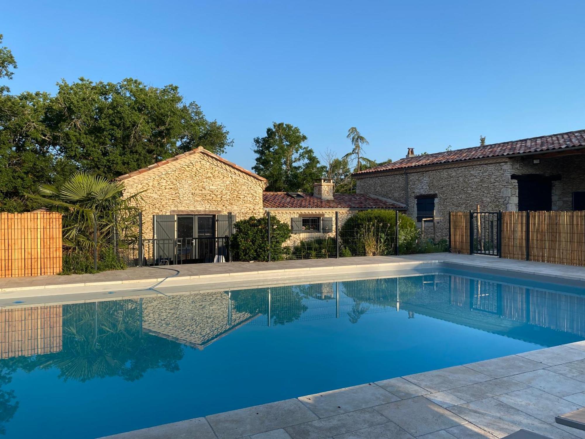 Hotel Coulonges Savignac-sur-Leyze Exterior foto