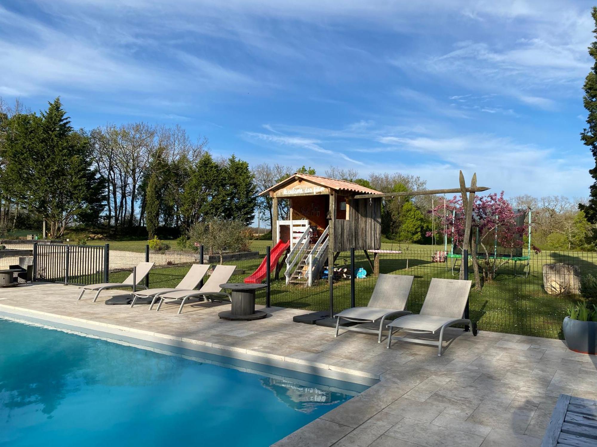 Hotel Coulonges Savignac-sur-Leyze Exterior foto
